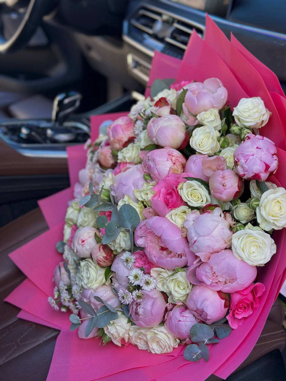 Luxurious Petals - Luna Flowers Denver